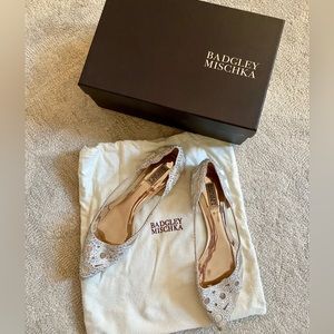 Badgely Mischka Gigi Flats, Ivory Satin/Suede/Mesh, Size 11